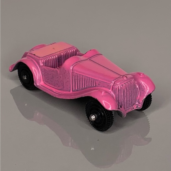 Tootsie Toy MG Roadster Pink - Picture 5 of 7